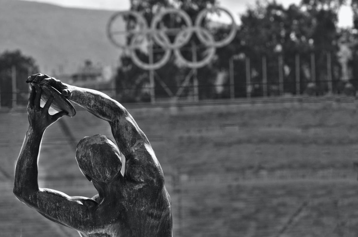 darren yaw foo hoe photo of olympics statues